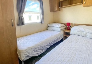 Brilliant 8 berth caravan for hire at Skipsea Sands Holiday Park ref 41028SF