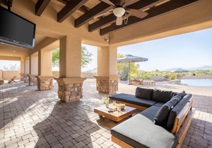 Bronco by AvantStay Incredible Views w/ Pool, Hot Tub, Outdoor Kitchen, Game Room & Movie Room!