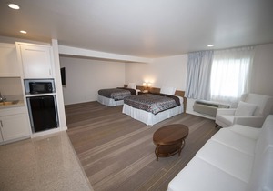 Brookhurst Plaza Inn