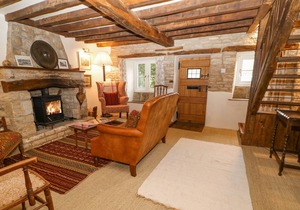BROOKLANDS, romantic, character holiday cottage in Chedworth