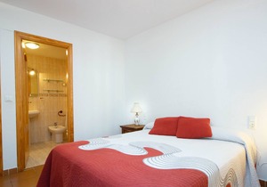 BRUMA II fantastic garden and terrace. Pool & Beach. WIFI