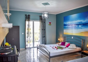 Brunswick Pool & touch Tennis Apartments
