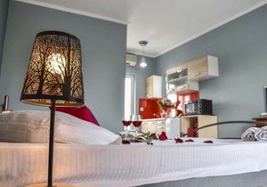 Brunswick Pool & touch Tennis Apartments