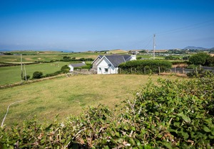 Bryn - Two Bedroom House, Sleeps 4
