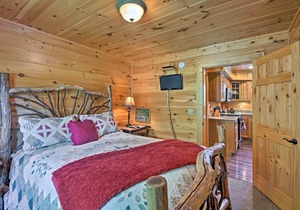Bryson City Cabin w/ Private Spa & Mountain Views!