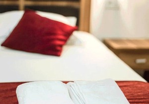 Bucharest Wander - Victoria One Bedroom Apartment with Balcony