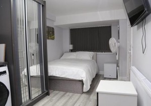 Budget 4-Bed House in Woolwich