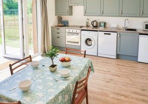 Bueno is a ground floor cottage, ideally located to explore what this part of Wales has to offer.
