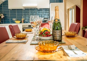 Bumble Barn - Three Bedroom House, Sleeps 6