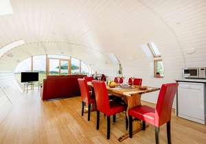 Bumble Barn - Three Bedroom House, Sleeps 6