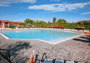 Bungalow COMFORT - One Bedroom Resort, Sleeps 4