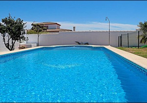 Bungalow with shared pool and garden
