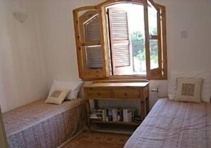 Bungalow With Pool, Mountain And Sea Views, AC, secure WIFI. 10 meter pool.