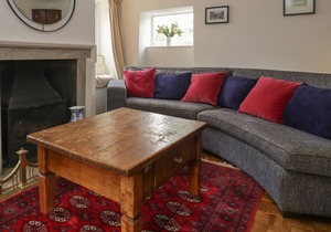 BURWELL COTTAGE, pet friendly, with a garden in Puncknowle