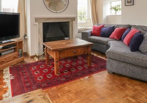 BURWELL COTTAGE, pet friendly, with a garden in Puncknowle
