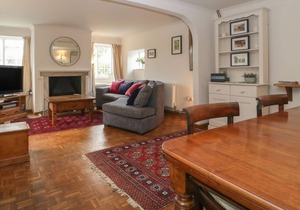 BURWELL COTTAGE, pet friendly, with a garden in Puncknowle