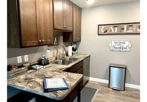 Butterfly Park Retreat #5 - Centrally located to Decorah's Top Attractions!