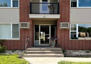 Butterfly Park Retreat #5 - Centrally located to Decorah's Top Attractions!