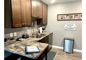 Butterfly Park Retreat #6 - Centrally located to Decorah's Top Attractions!