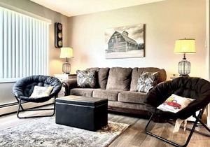 Butterfly Park Retreat #6 - Centrally located to Decorah's Top Attractions!