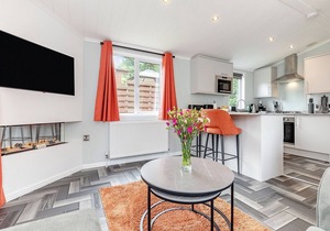 Buxton Lodge with hot tub