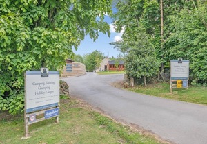 Buxton Lodge with hot tub