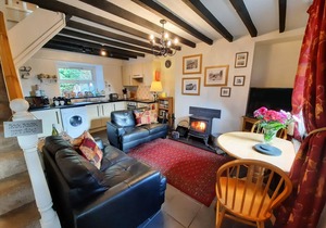 BWTHYN GER AFON (RIVERPLACE COTTAGE), pet friendly in Tanygrisiau