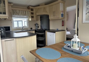 By the seaside dog friendly caravan at Haven Hopton in Norfolk ref 80015W