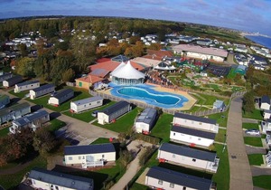 By the seaside dog friendly caravan at Haven Hopton in Norfolk ref 80015W