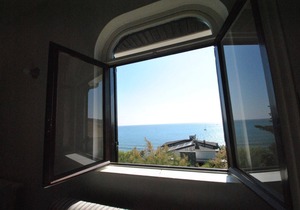 C.I.R. N. 049017LTN0578 - In vacation residence on the sea, with swimming pool, apartment on 2 leve