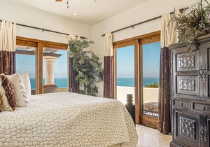 C302 Oceanview Penthouse with Infinity pool and jacuzzi