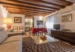 Ca' Carmini with Private Garden