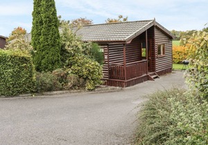 CABIN 2, pet friendly, with a garden in Ballyconnell, County Cavan