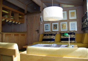 Cabin in meditative oakwood (Neshagen 3)