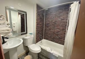 Cabin with 2 Double Beds Sleeps 4