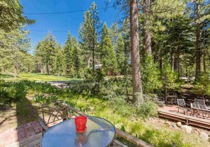 Cabinlicious! Extra fun 70's Tahoe Retreat elite neighborhood a block to beach