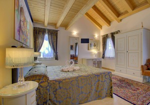 CADIFIORE-B & B12 - room w / bath in Country house riverside, parking in private parc