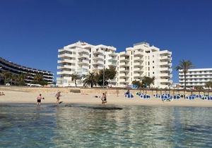 CALA MILLOR right on the beach! New, exclusive apartment
