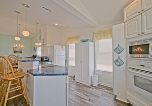 Calm-N-Rea's/2606 E Beach Drive - Coastal Vacation Resorts