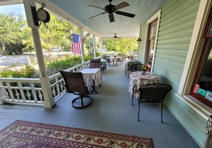Camellia Rose Inn- Luxury King Room Briar Rose