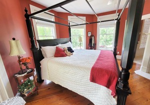 Camellia Rose Inn- Luxury King Room Anticipation