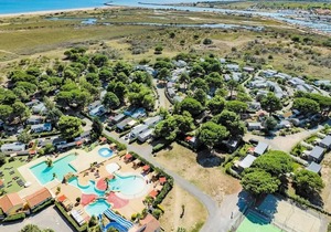 Camping Les Mûriers* - VIP Cottage TV Air Conditioning Plancha 4 rooms and 2 bathrooms 6 people