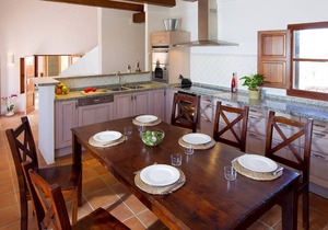 CAN NOVES-Villa with terrace and BBQ in a central and quiet area