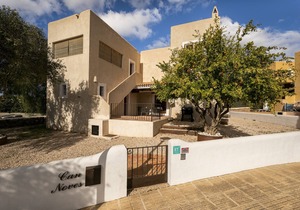 CAN NOVES-Villa with terrace and BBQ in a central and quiet area