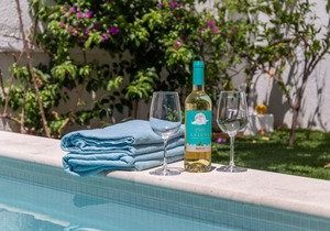 Can Miquel Beautiful family house with pool next to the beach