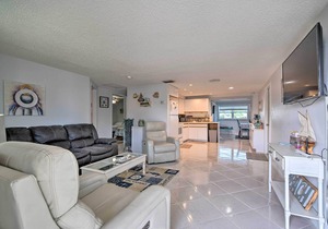 Canalfront Hudson Home w/Private Dock & Yard!