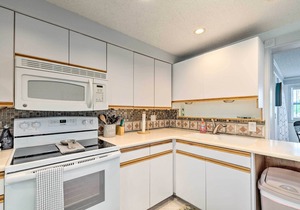 Canalfront Hudson Home w/Private Dock & Yard!