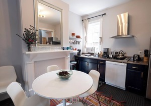 Cap Hill One-level Loft-style 2 Bedroom , FREE Parking, Blocks to Capitol