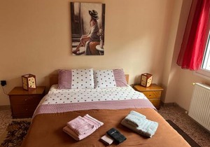 Capital apartment next to Metro station with parking spot to explore Athens