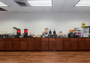 Capital City Escape! Free Parking, On-site Pool, Pet-Friendly!
